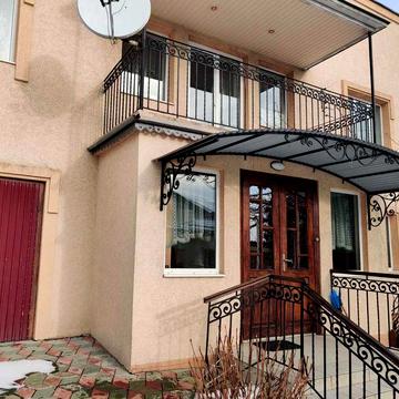 Продається двоповерховий капітальний будинок, район Роші
