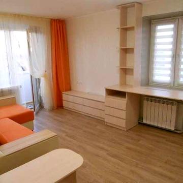 1кк м. "Захісників України"- 5 хв.  пішки. Дуже чиста, уютна!