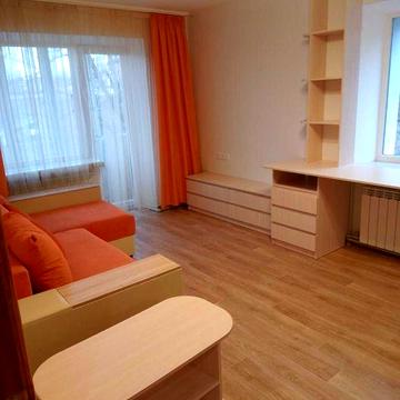 1кк м. "Захісників України"- 5 хв. пішки. Дуже чиста, уютна!