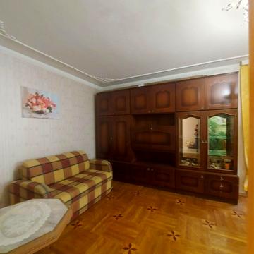 Василя Чумака вул., 4