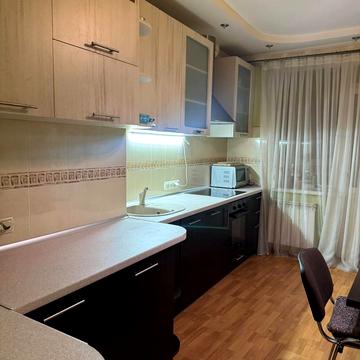 Дніпровська набережна вул., 23