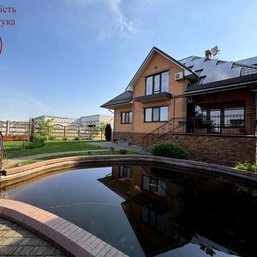 Продаж просторий та сучасний будинок комфорт-класу.