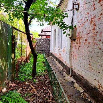 Продається будинок зі зручностями в районі 8-ї школи