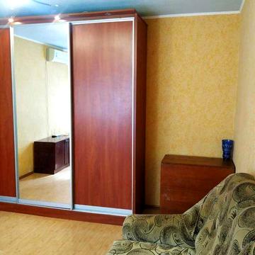 Сдам квартиру на Таирова, 1 этаж, газ