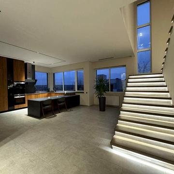 Продам будинок з дизайнерським ремонтом в КМ Home Resort. 18 соток.