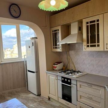 Сдам 2 комн королева 80а 9000 торг