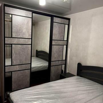 Здається 2х кімнатна простора квартира в центрі