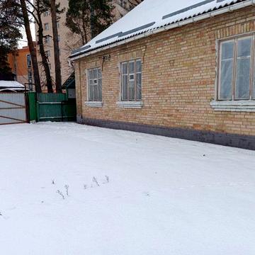 Задам 1/2 частину будинка в м.Ірпінь. СВІТЛО Є. Власник.