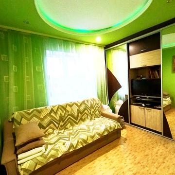 В Самборі продається трьохкімнатна квартира.