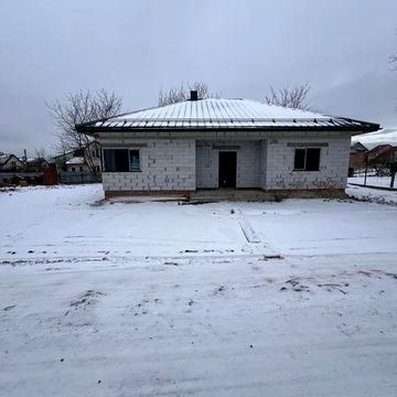 Новий одноповерховий будинок у Підгірному (біля Винник)