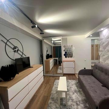 Празька вул., 8