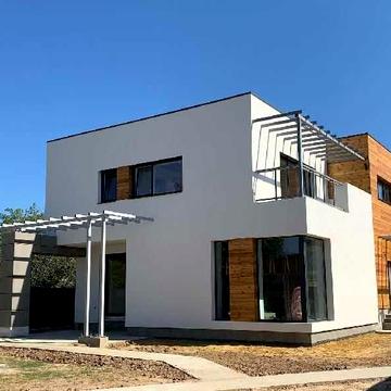 Сучасний будинок під оздоблення від власника