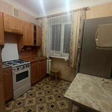 2х кімнатна проспект миру коло сілістри, житловий стан, є меблі холоди