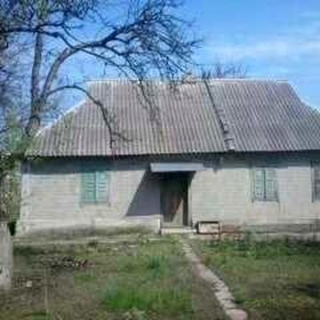 Здається житловий будинок з 2 кімн. з пічним опаленням та водою.