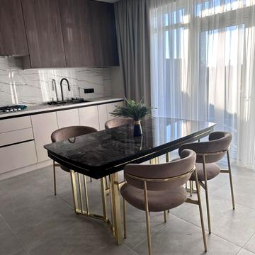 Таунхаус з новим ремонтом, укомплектован меблями та технікою