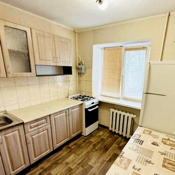 Продам 1 к квартиру на Листопадовій !