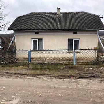 Продам будинок з земельною ділянкою