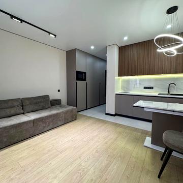 Героїв Небесної Сотні просп., 16/10