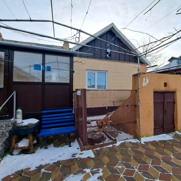 Здам будинок біля центру