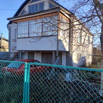 Двоповерховий будинок