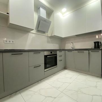 Зарічна вул., 2/2