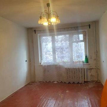 Продам квартиру на 44кв Джона Маккейна трёхкомнатная первый этаж