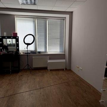 Здам в оренду місце в кабінеті