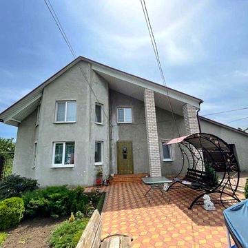 Продам 2-х этажный современный дом с ремонтом в Дачном