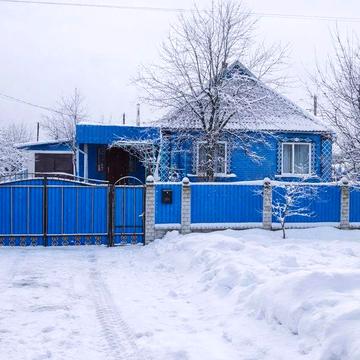 Продам добротний будинок  з земельною ділянкою  150 км від Києва