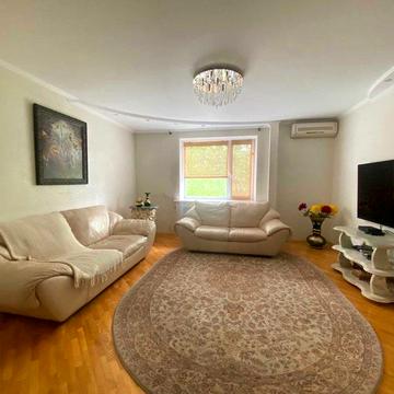 Здається трикімнатна квартира Центр