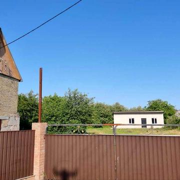 Будинок поруч з електричкою