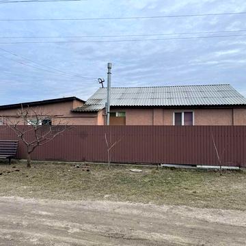 Продам  пів Будинка площею  54.3 ка