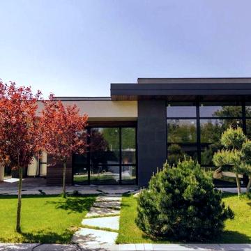 Продаж елітного котеджу у Хотянівці, 10 соток, басейн, ландшафт