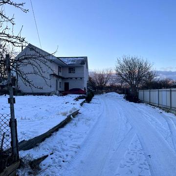 Двоповерховий будинок