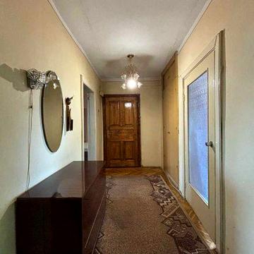 Здам в оренду бюджетну 3 кім квартиру в центрі міста можна іноземцям .