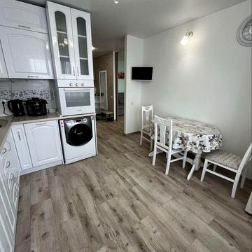 Оренда квартири з панорамними вікнами та видом на парк