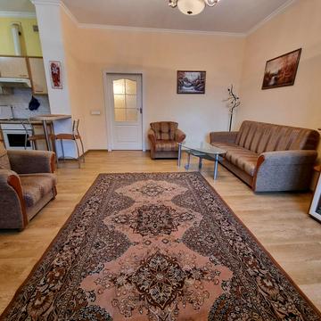 Саксаганського вул., 121