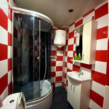 Власник. 1-кімнатна студія. Самий центр вид на театр гоголя. Без коміс