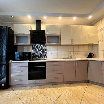 Воскресенська вул., 16-Б