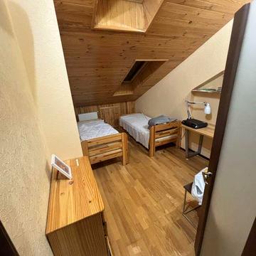 Двоповерхова квартира Красносільського 21