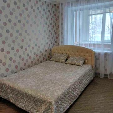 Пропоную 2-к квартиру поряд з метро "Чернігівська"