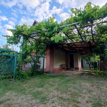 Продам дачу в мальовничому місці . Рибаче, поруч ліс озеро.