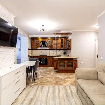 Оренда 2к просторої квартири поруч з центром