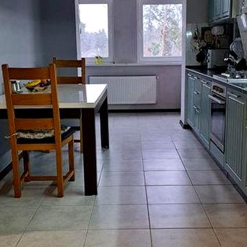 3кк в самому центрі Бучі біля школи