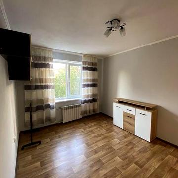 Сдам небольшую 2 к. квартиру в центре города .