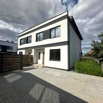 Центральна вул.