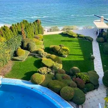 Будинок район ресторану РИБА – перша лінія моря.