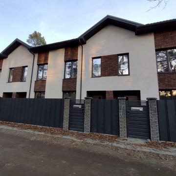 Кутовий таунхаус з власним паркомісцем. Газ.Центральний парк