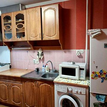 Продам 1 комн. кв. на  ул. ген. Бочарова  в кирпичном доме.