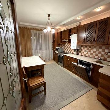 Продаж 4 кімнатноі квартири